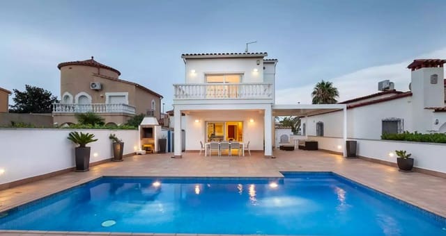 4 makuuhuone Huvila myytävänä paikassa Empuriabrava, Castelló d'Empúries mukana uima-altaan 
autotalli - 1 090 000 € (Ref: 9865021)