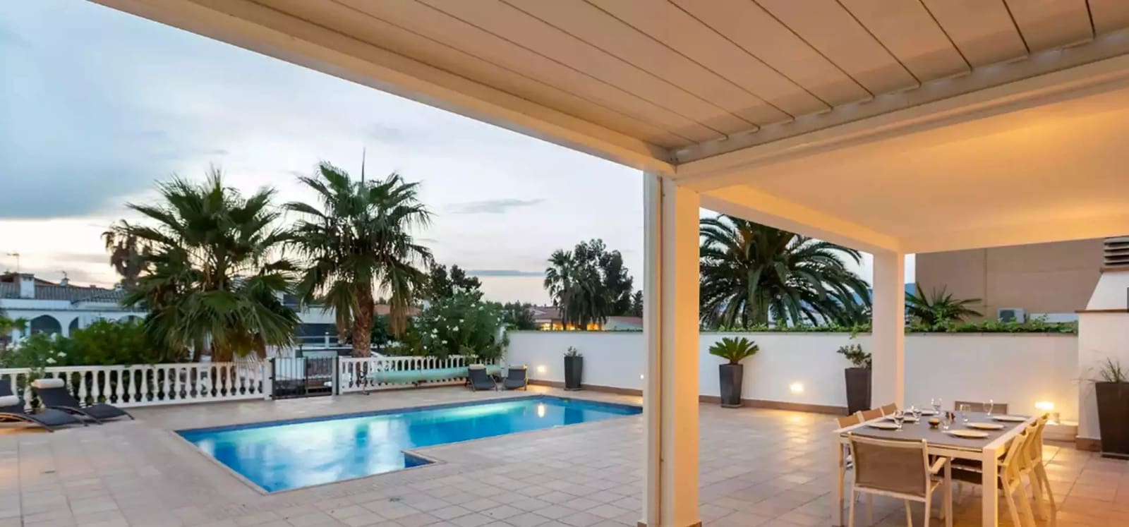 4 Zimmer Villa zu verkaufen in Empuriabrava mit Pool Garage - 1.090.000 € (Ref: 9865021)