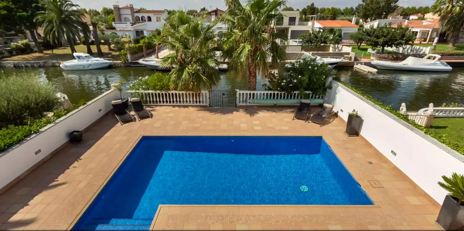 4 Zimmer Villa zu verkaufen in Empuriabrava mit Pool Garage - 1.090.000 € (Ref: 9865021)