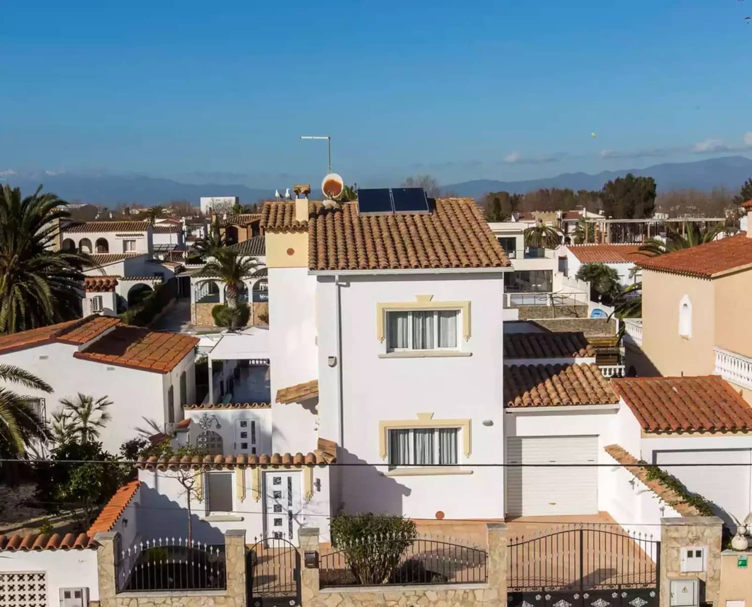 4 Zimmer Villa zu verkaufen in Empuriabrava mit Pool Garage - 1.090.000 € (Ref: 9865021)