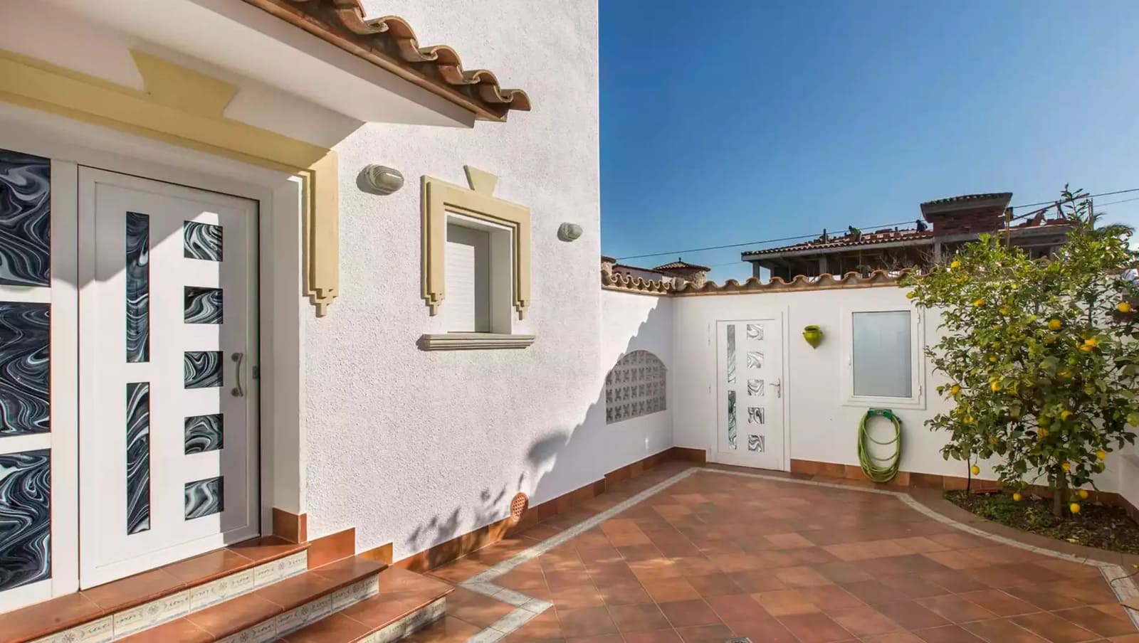 4 Zimmer Villa zu verkaufen in Empuriabrava mit Pool Garage - 1.090.000 € (Ref: 9865021)