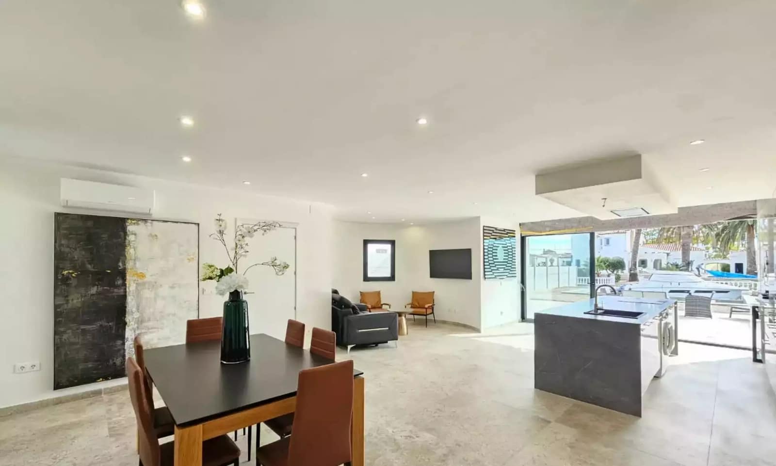 Chalet de 3 habitaciones en Empuriabrava en venta con piscina garaje - 1.090.000 € (Ref: 9865022)