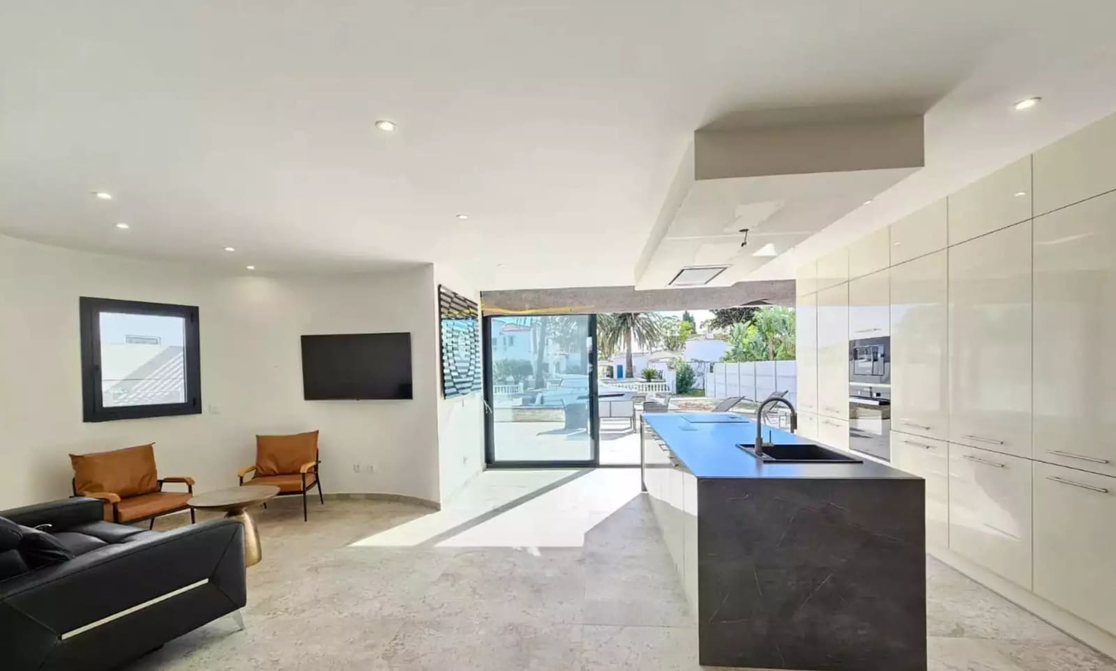 Chalet de 3 habitaciones en Empuriabrava en venta con piscina garaje - 1.090.000 € (Ref: 9865022)