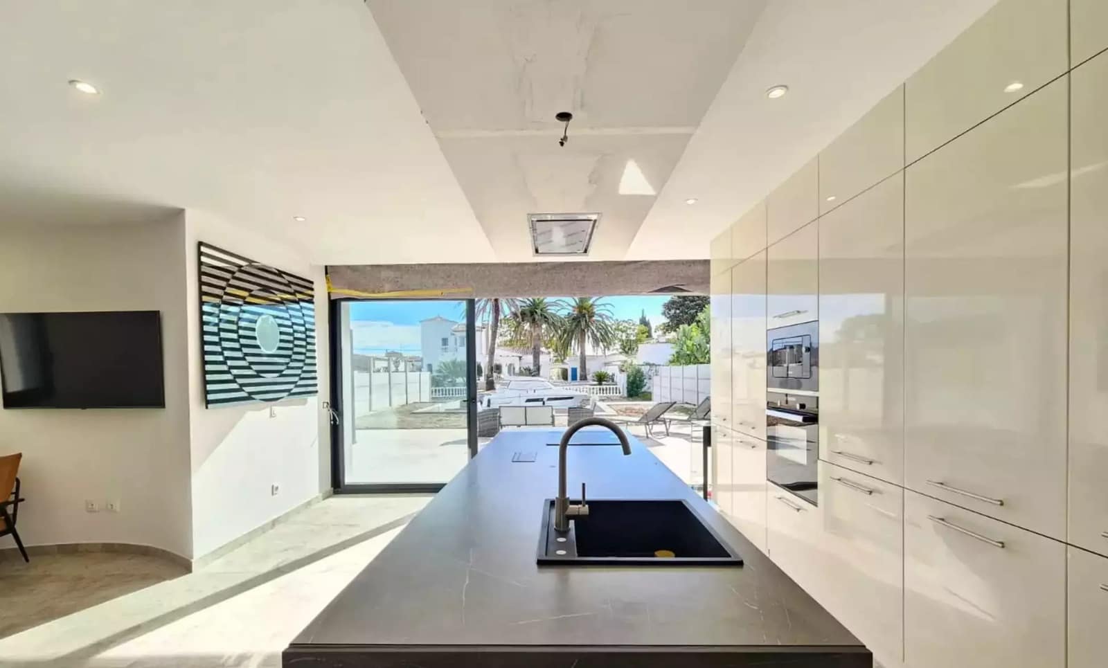 Chalet de 3 habitaciones en Empuriabrava en venta con piscina garaje - 1.090.000 € (Ref: 9865022)