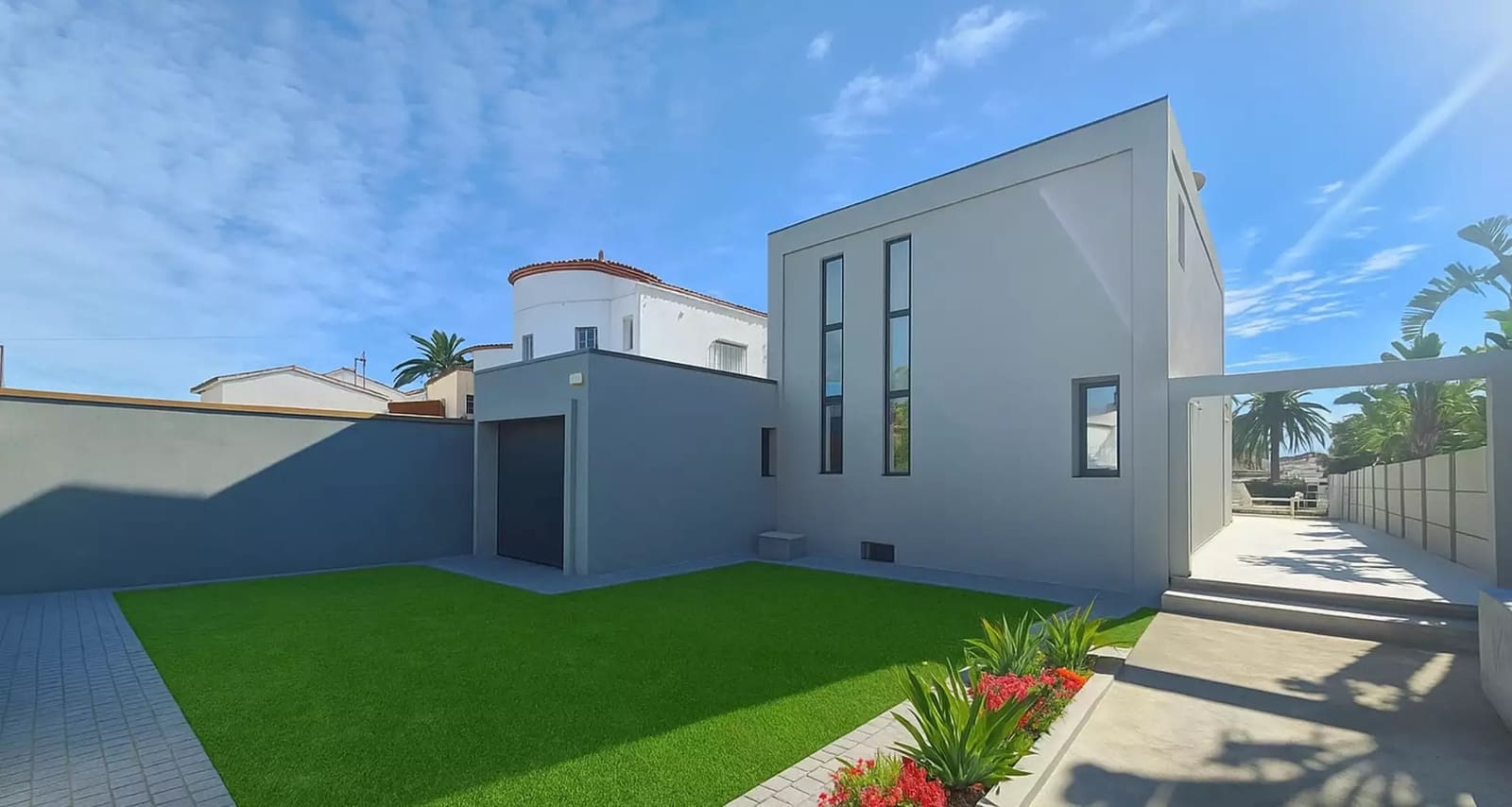 Chalet de 3 habitaciones en Empuriabrava en venta con piscina garaje - 1.090.000 € (Ref: 9865022)