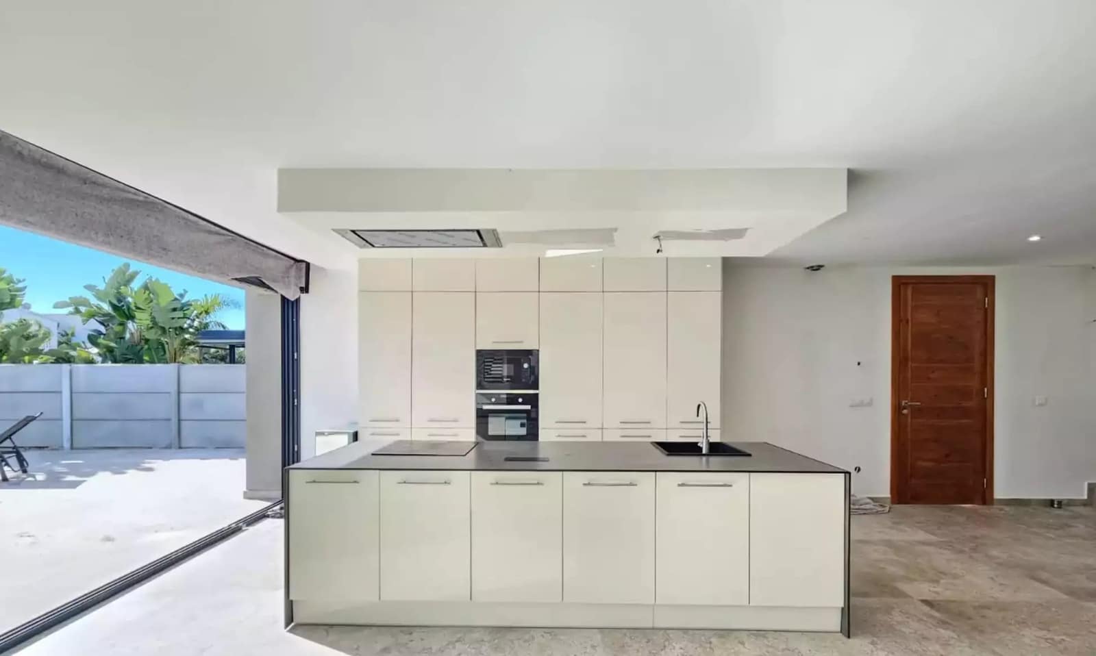 Chalet de 3 habitaciones en Empuriabrava en venta con piscina garaje - 1.090.000 € (Ref: 9865022)