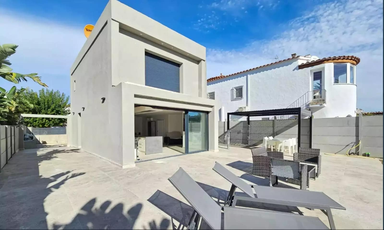 Chalet de 3 habitaciones en Empuriabrava en venta con piscina garaje - 1.090.000 € (Ref: 9865022)