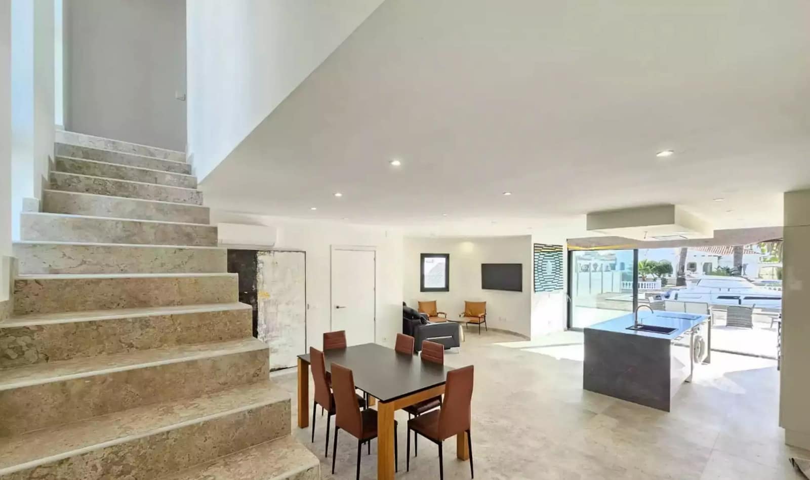 Chalet de 3 habitaciones en Empuriabrava en venta con piscina garaje - 1.090.000 € (Ref: 9865022)