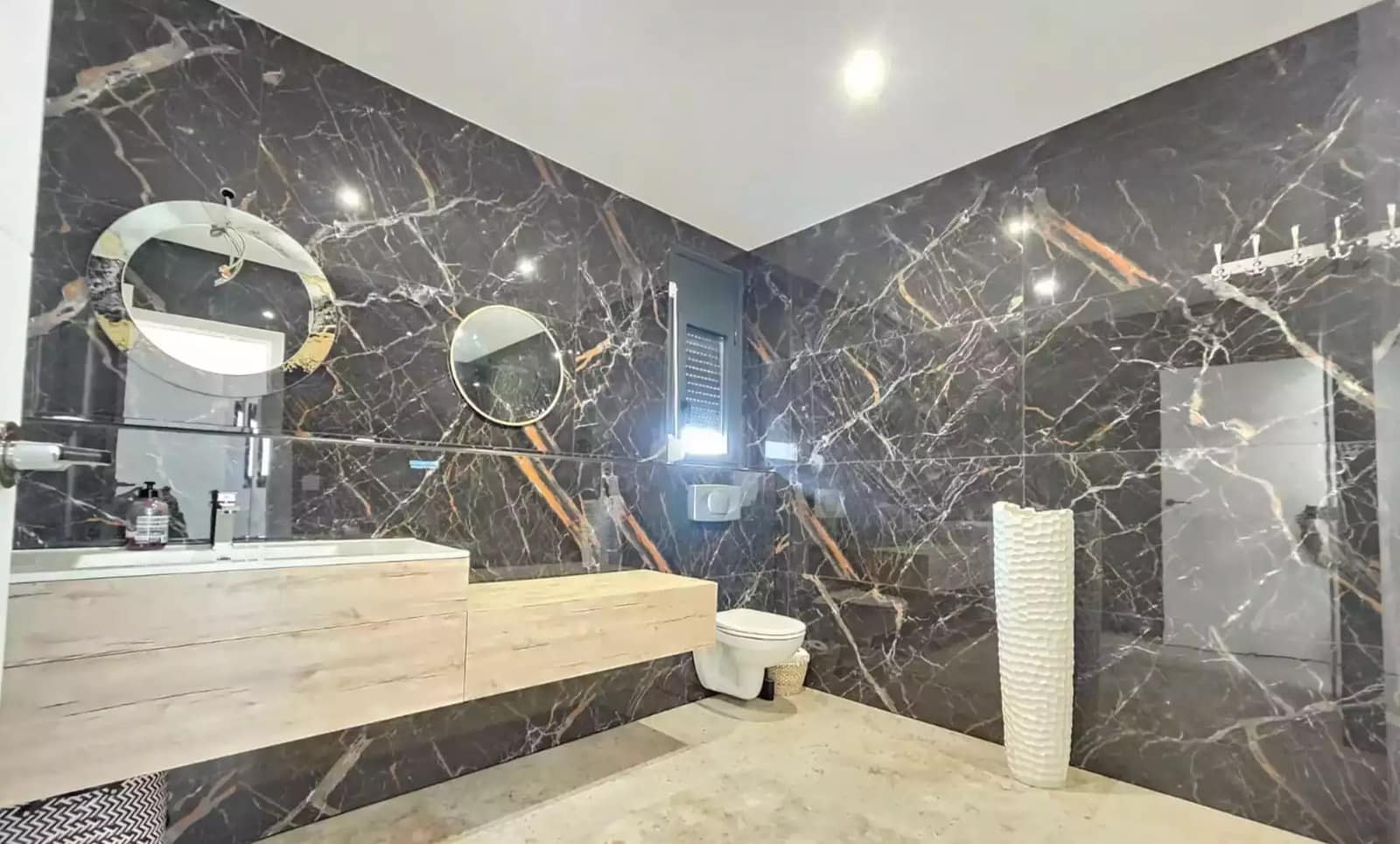 Chalet de 3 habitaciones en Empuriabrava en venta con piscina garaje - 1.090.000 € (Ref: 9865022)