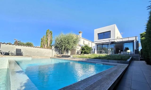 4 soveværelse Villa til salg i Empuriabrava, Castelló d'Empúries med swimmingpool garage - € 1.150.000 (Ref: 9865023)