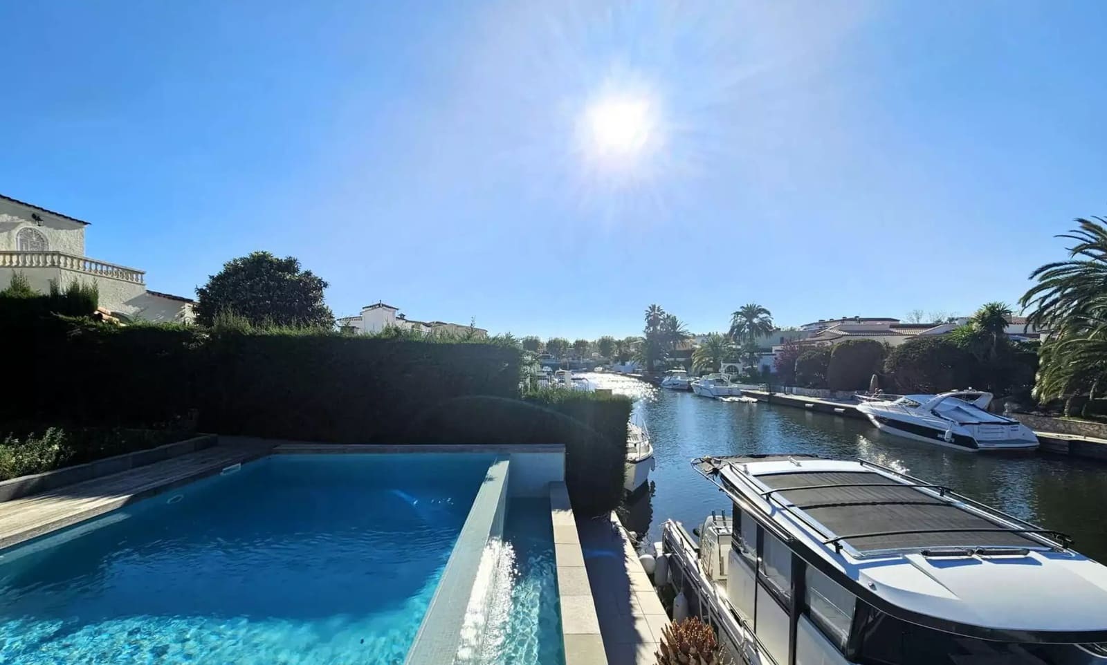 4 bedroom Villa for sale in Empuriabrava with pool garage - € 1,150,000 (Ref: 9865023)