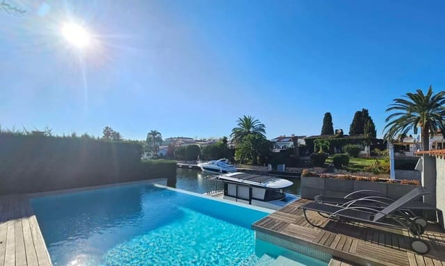 4 soveværelse Villa til salg i Empuriabrava, Castelló d'Empúries med swimmingpool garage - € 1.150.000 (Ref: 9865023)