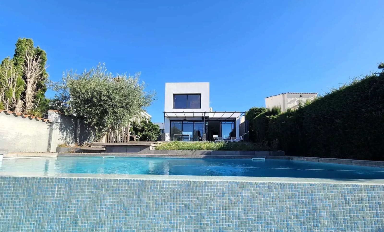 4 bedroom Villa for sale in Empuriabrava with pool garage - € 1,150,000 (Ref: 9865023)