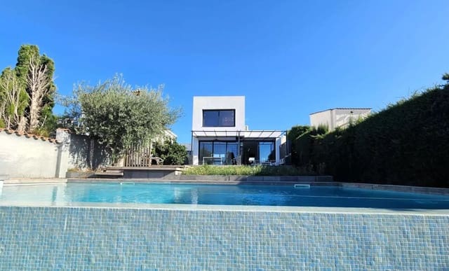 4 soveværelse Villa til salg i Empuriabrava, Castelló d'Empúries med swimmingpool garage - € 1.150.000 (Ref: 9865023)
