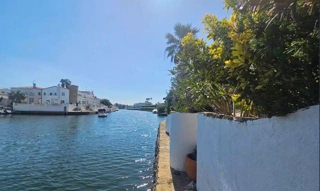 6 sypialnia Dom na sprzedaż w Empuriabrava, Castelló d'Empúries z garażem - 795 000 € (Ref: 9866817)