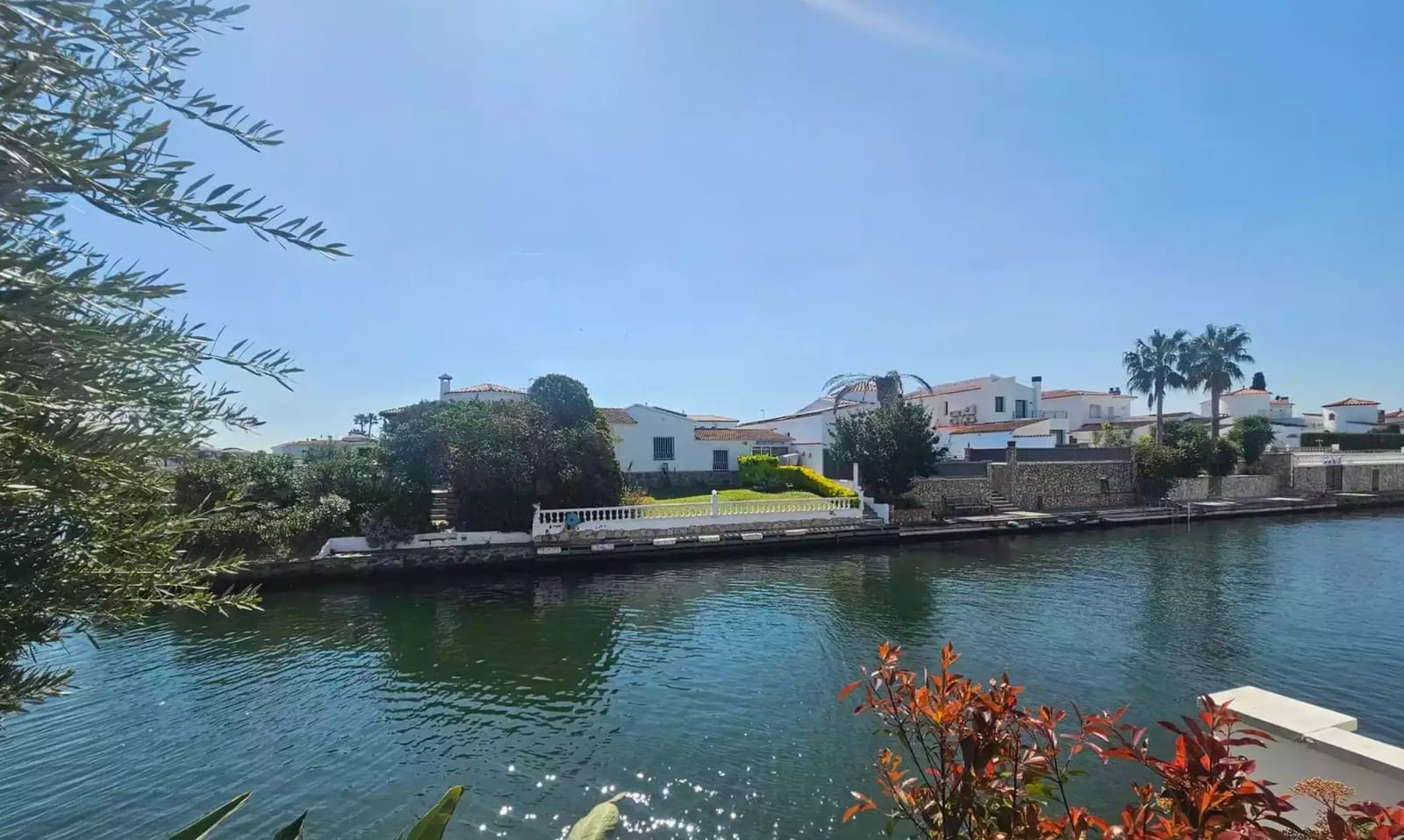 6 bedroom Townhouse for sale in Empuriabrava with garage - € 795,000 (Ref: 9866817)