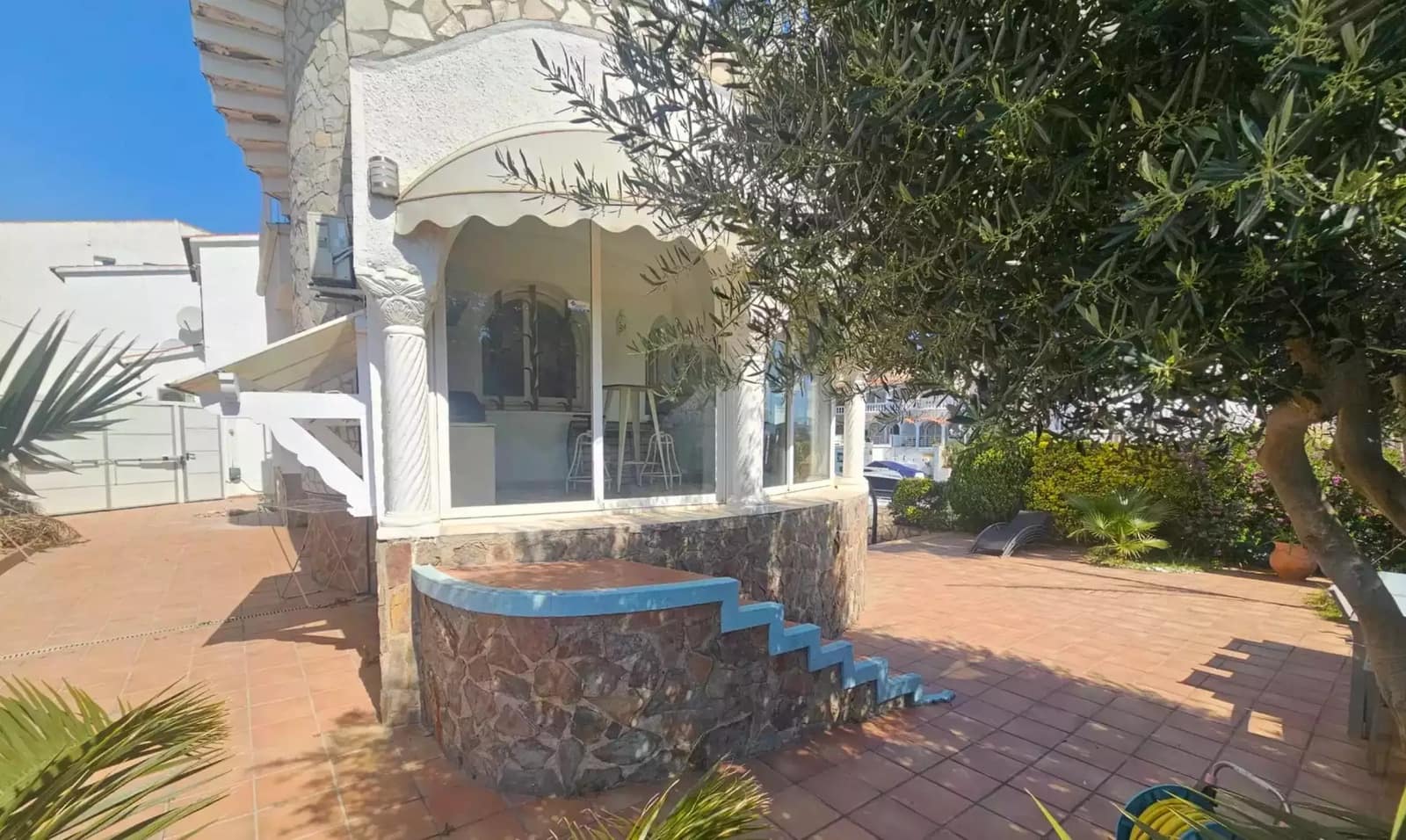 6 bedroom Townhouse for sale in Empuriabrava with garage - € 795,000 (Ref: 9866817)
