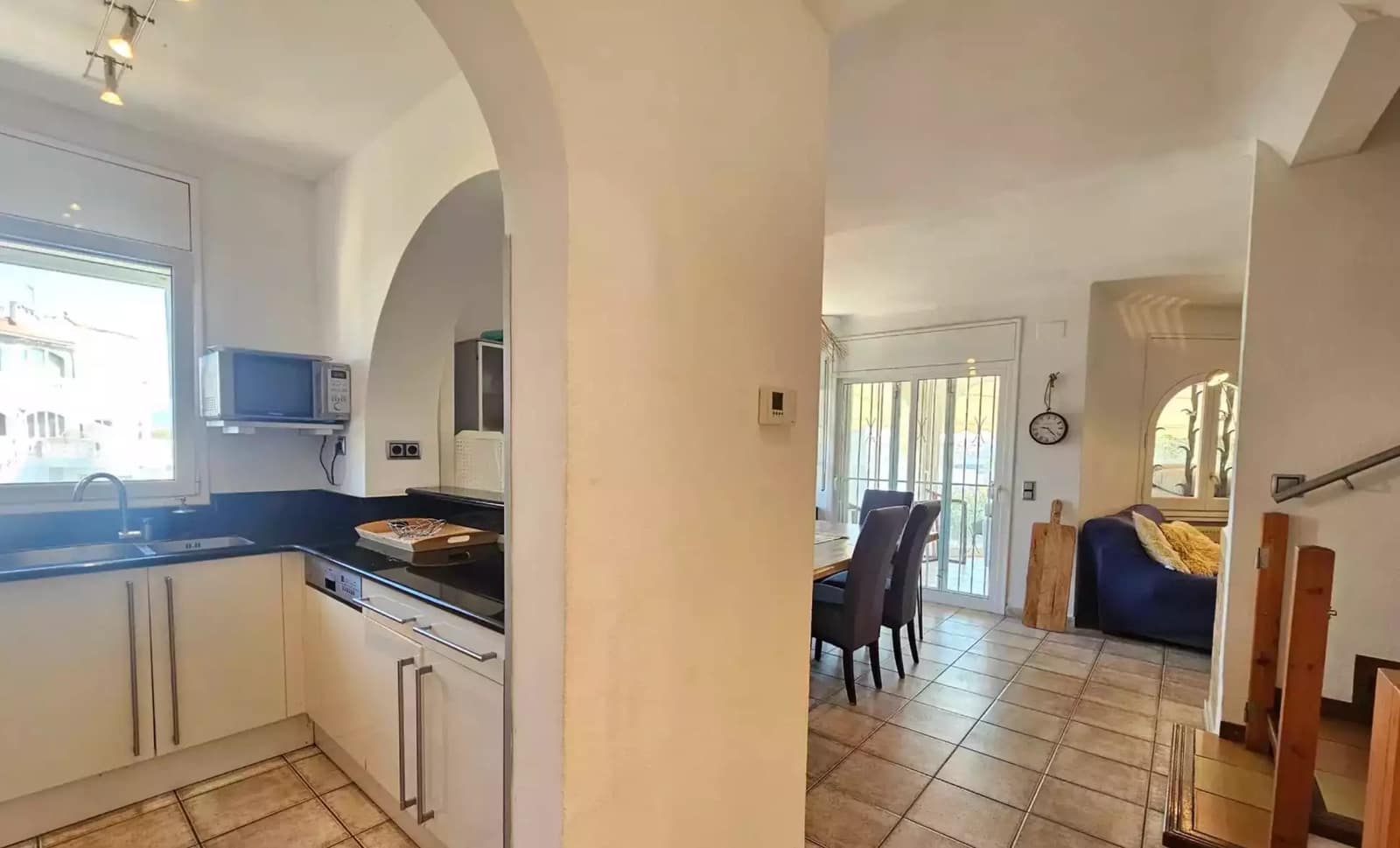 6 bedroom Townhouse for sale in Empuriabrava with garage - € 795,000 (Ref: 9866817)