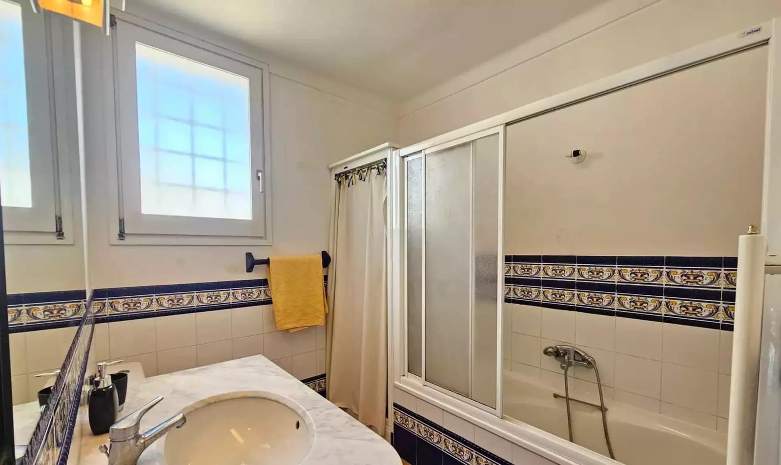 6 bedroom Townhouse for sale in Empuriabrava with garage - € 795,000 (Ref: 9866817)