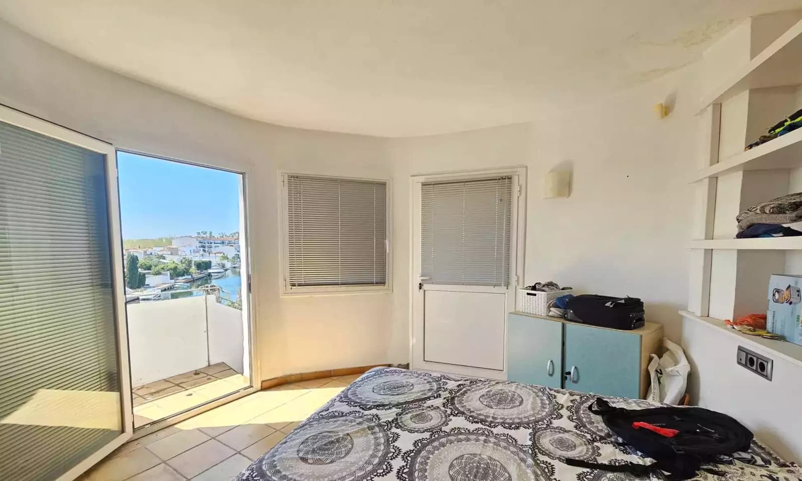 6 bedroom Townhouse for sale in Empuriabrava with garage - € 795,000 (Ref: 9866817)