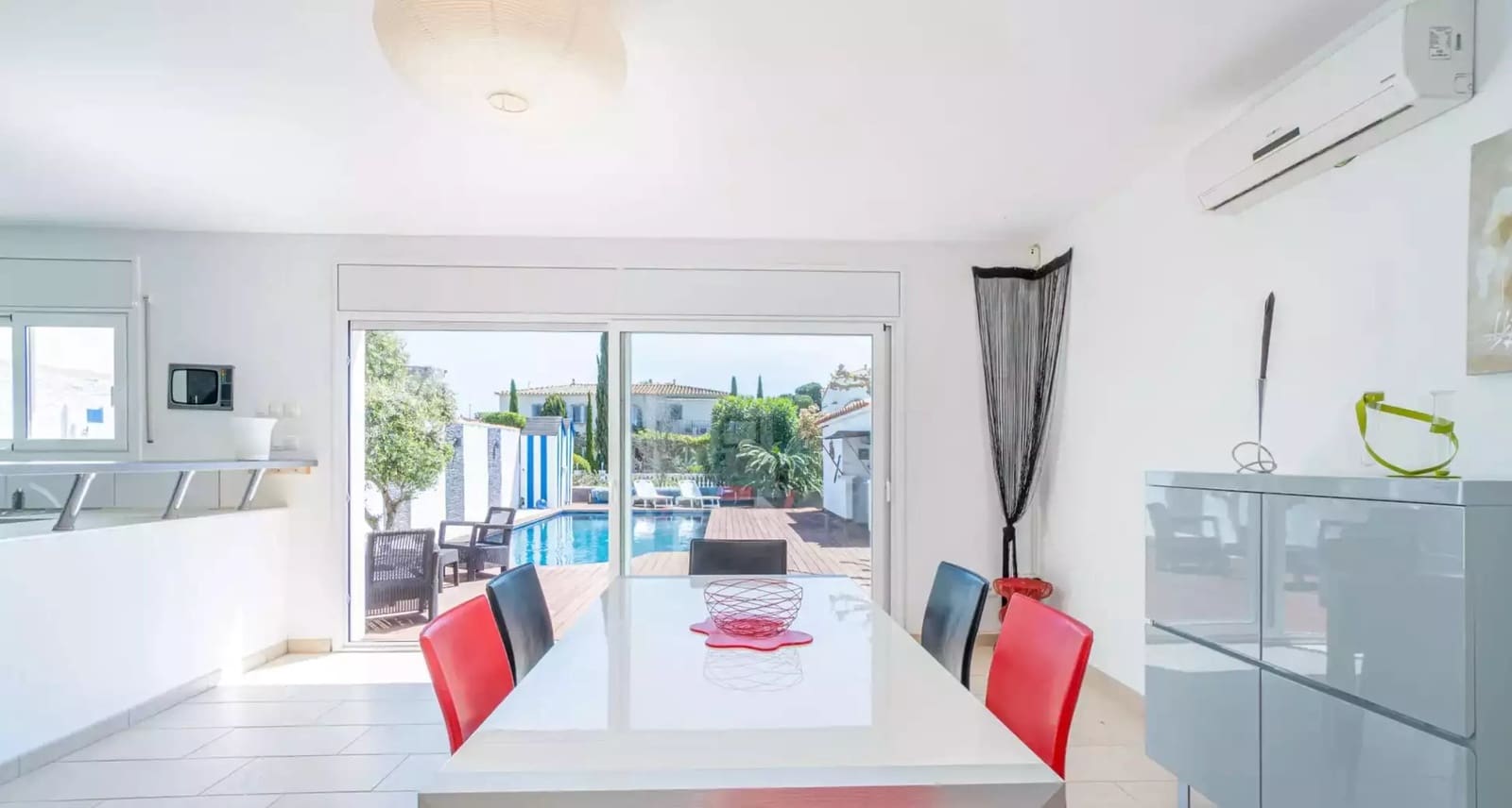 4 slaapkamer Villa te koop in Empuriabrava met zwembad garage - € 889.000 (Ref: 9866818)