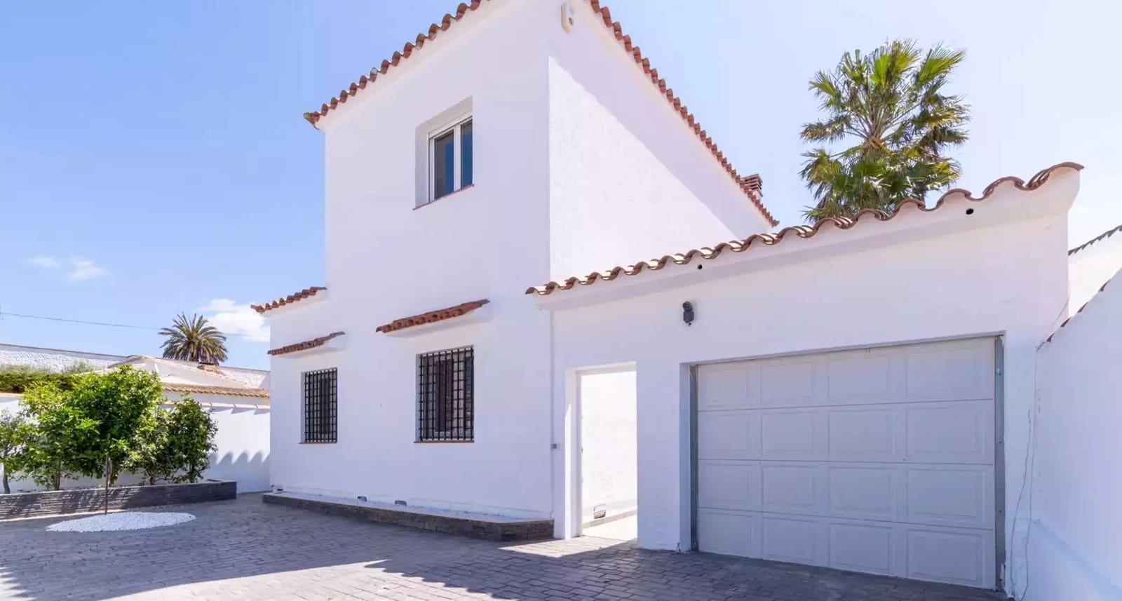 4 slaapkamer Villa te koop in Empuriabrava met zwembad garage - € 889.000 (Ref: 9866818)