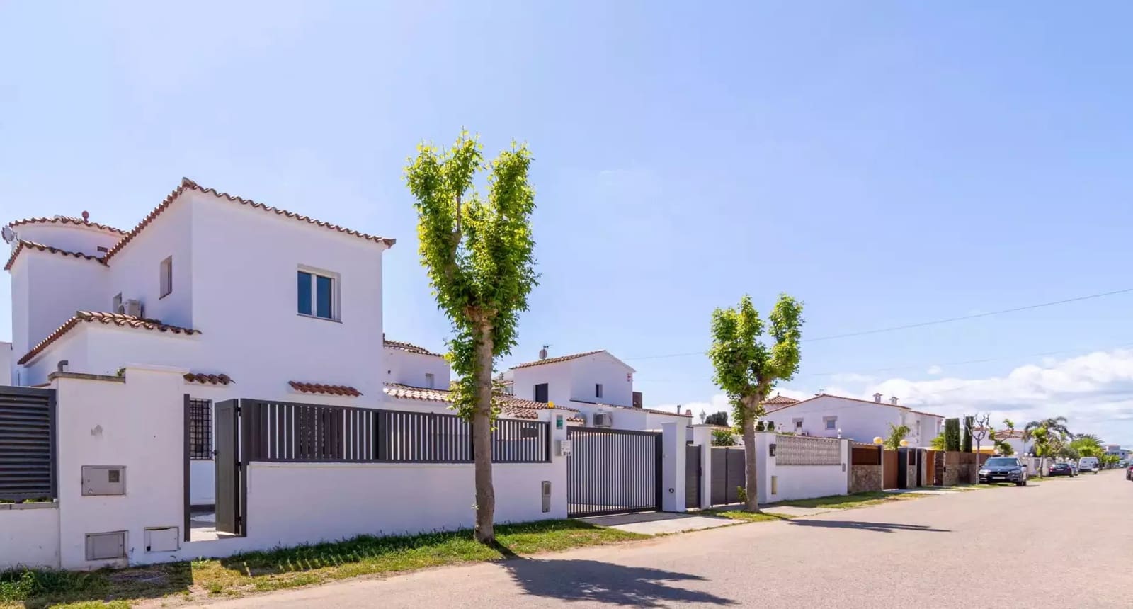 4 slaapkamer Villa te koop in Empuriabrava met zwembad garage - € 889.000 (Ref: 9866818)
