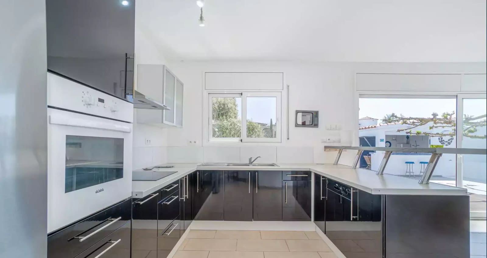 4 slaapkamer Villa te koop in Empuriabrava met zwembad garage - € 889.000 (Ref: 9866818)