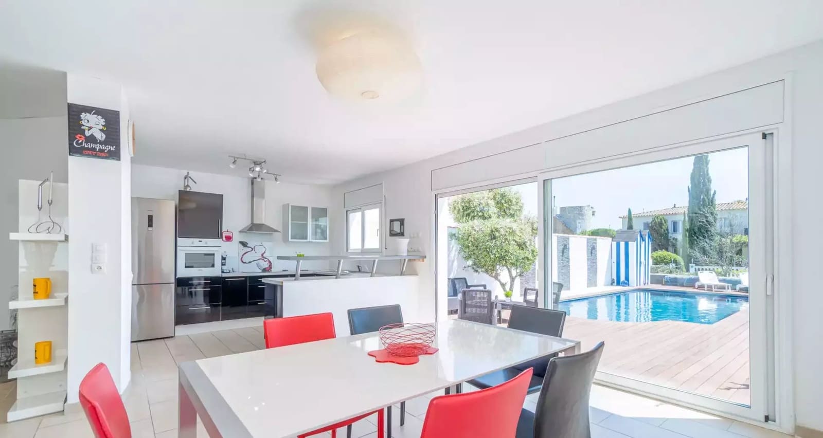 4 slaapkamer Villa te koop in Empuriabrava met zwembad garage - € 889.000 (Ref: 9866818)
