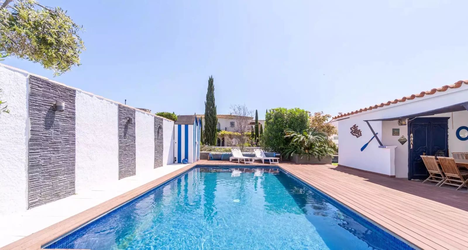 4 slaapkamer Villa te koop in Empuriabrava met zwembad garage - € 889.000 (Ref: 9866818)