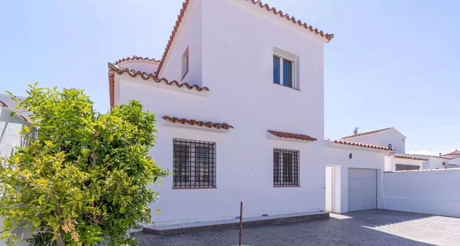 4 slaapkamer Villa te koop in Empuriabrava met zwembad garage - € 889.000 (Ref: 9866818)