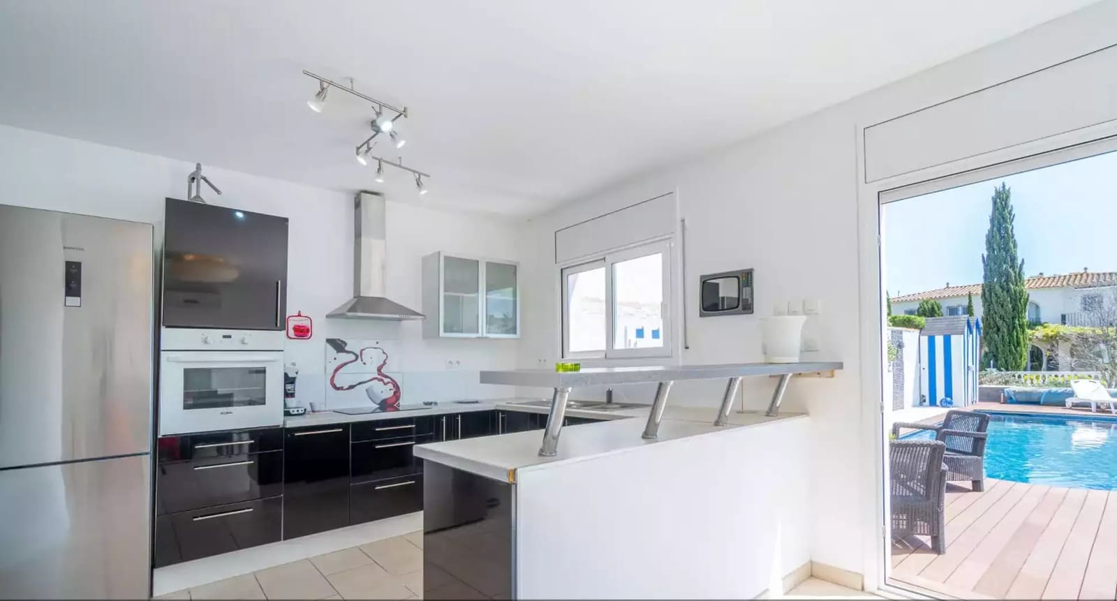 4 slaapkamer Villa te koop in Empuriabrava met zwembad garage - € 889.000 (Ref: 9866818)