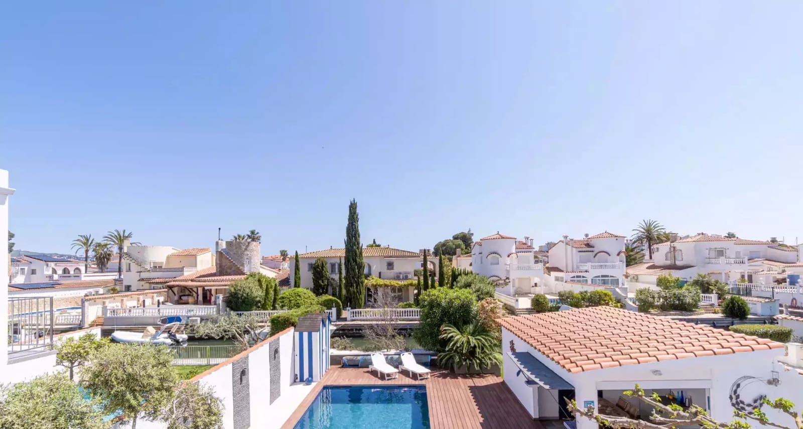 4 slaapkamer Villa te koop in Empuriabrava met zwembad garage - € 889.000 (Ref: 9866818)