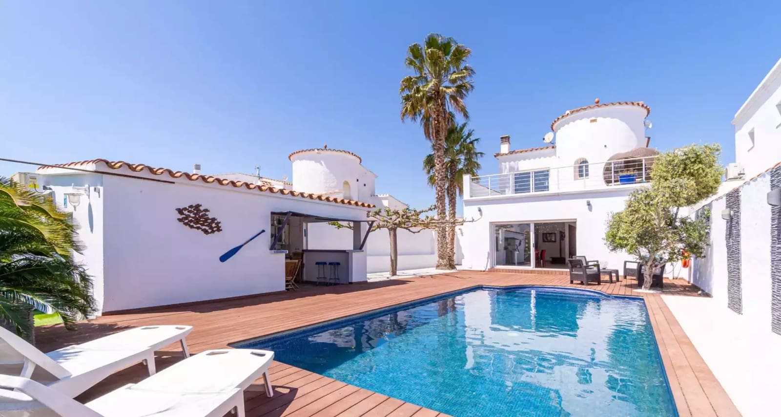 4 slaapkamer Villa te koop in Empuriabrava met zwembad garage - € 889.000 (Ref: 9866818)