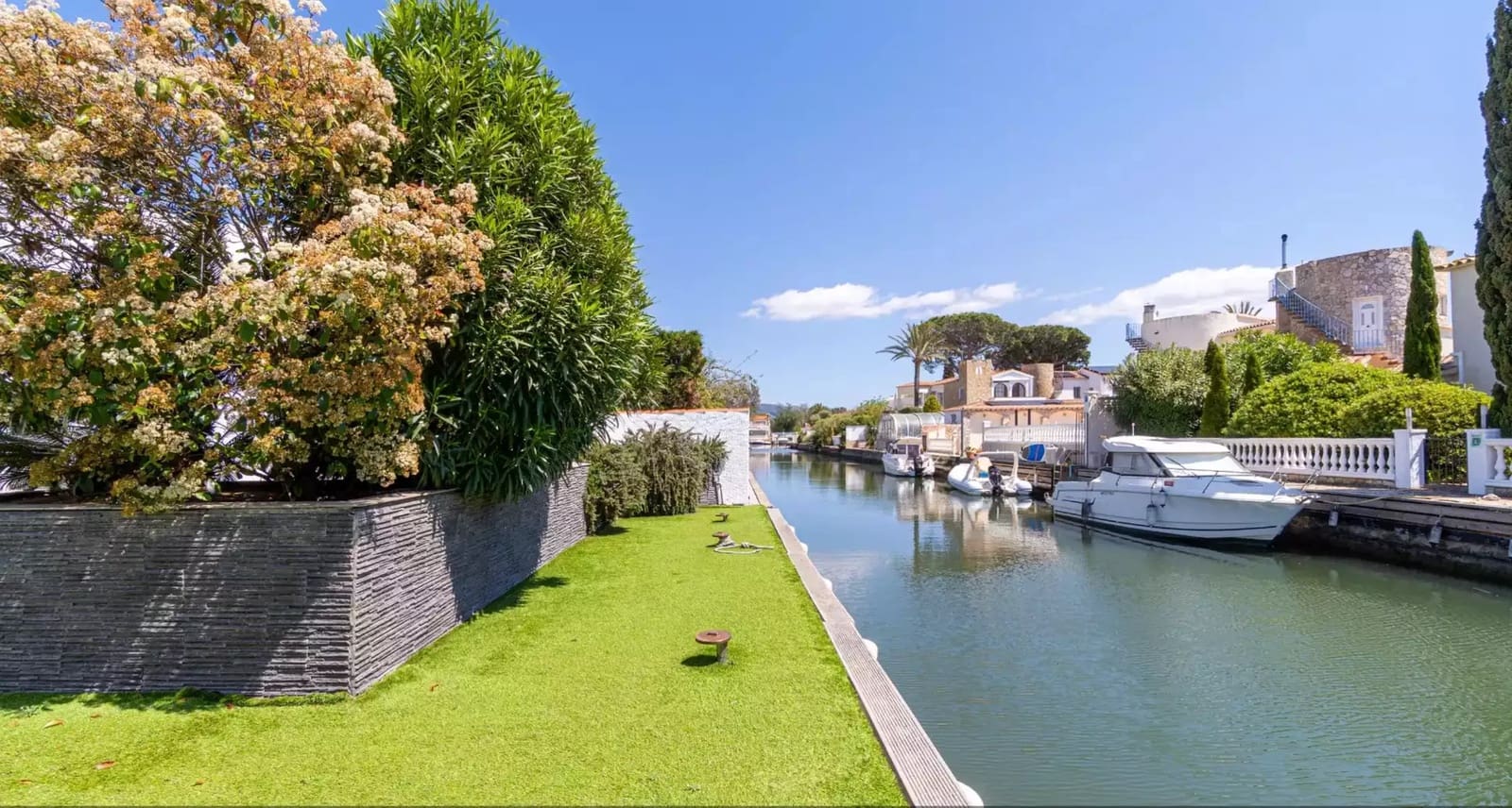 4 slaapkamer Villa te koop in Empuriabrava met zwembad garage - € 889.000 (Ref: 9866818)