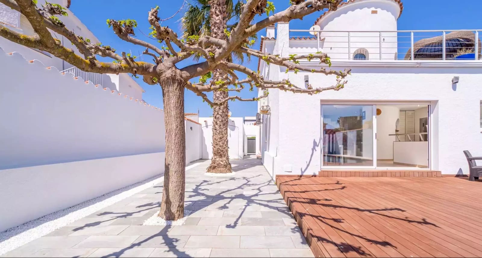 4 slaapkamer Villa te koop in Empuriabrava met zwembad garage - € 889.000 (Ref: 9866818)