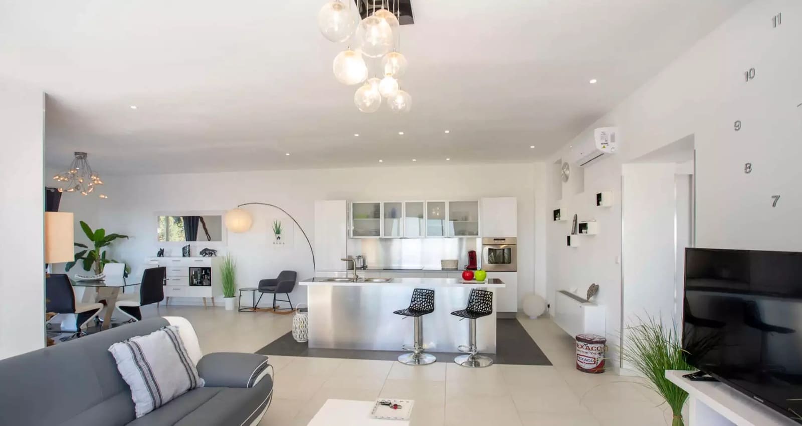 5 bedroom Villa for sale in El Mas Fumats with pool garage - € 860,000 (Ref: 9873140)