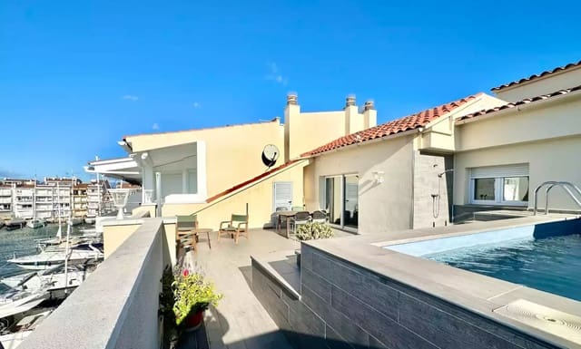 4 makuuhuone Asunto myytävänä paikassa Empuriabrava, Castelló d'Empúries mukana uima-altaan 
autotalli - 599 000 € (Ref: 9875922)