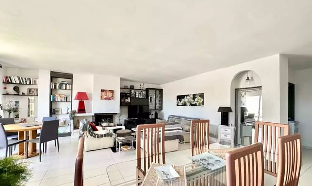 4 makuuhuone Asunto myytävänä paikassa Empuriabrava, Castelló d'Empúries mukana uima-altaan 
autotalli - 599 000 € (Ref: 9875922)