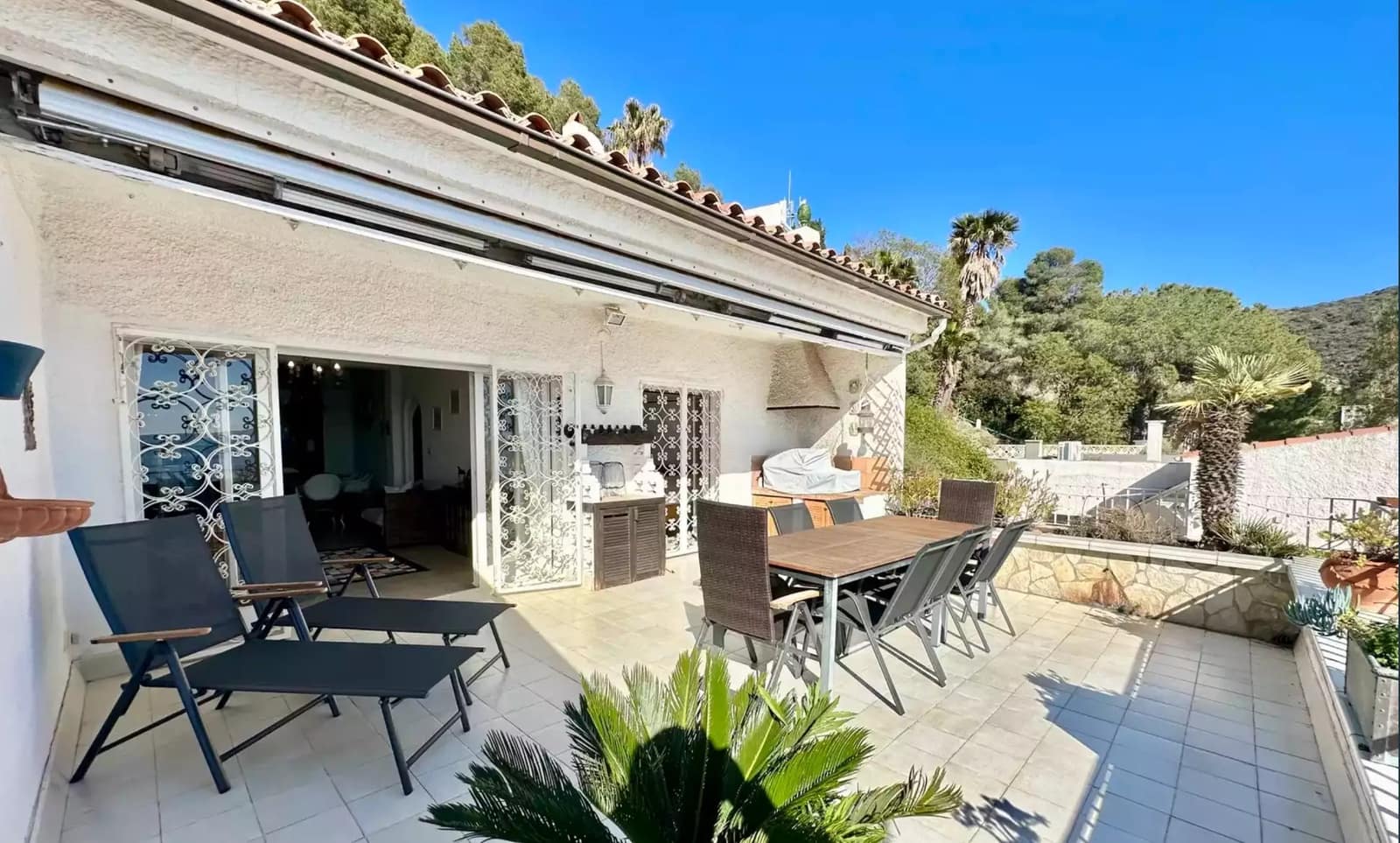 2 bedroom Flat for sale in Roses with garage - € 440,000 (Ref: 9875923)