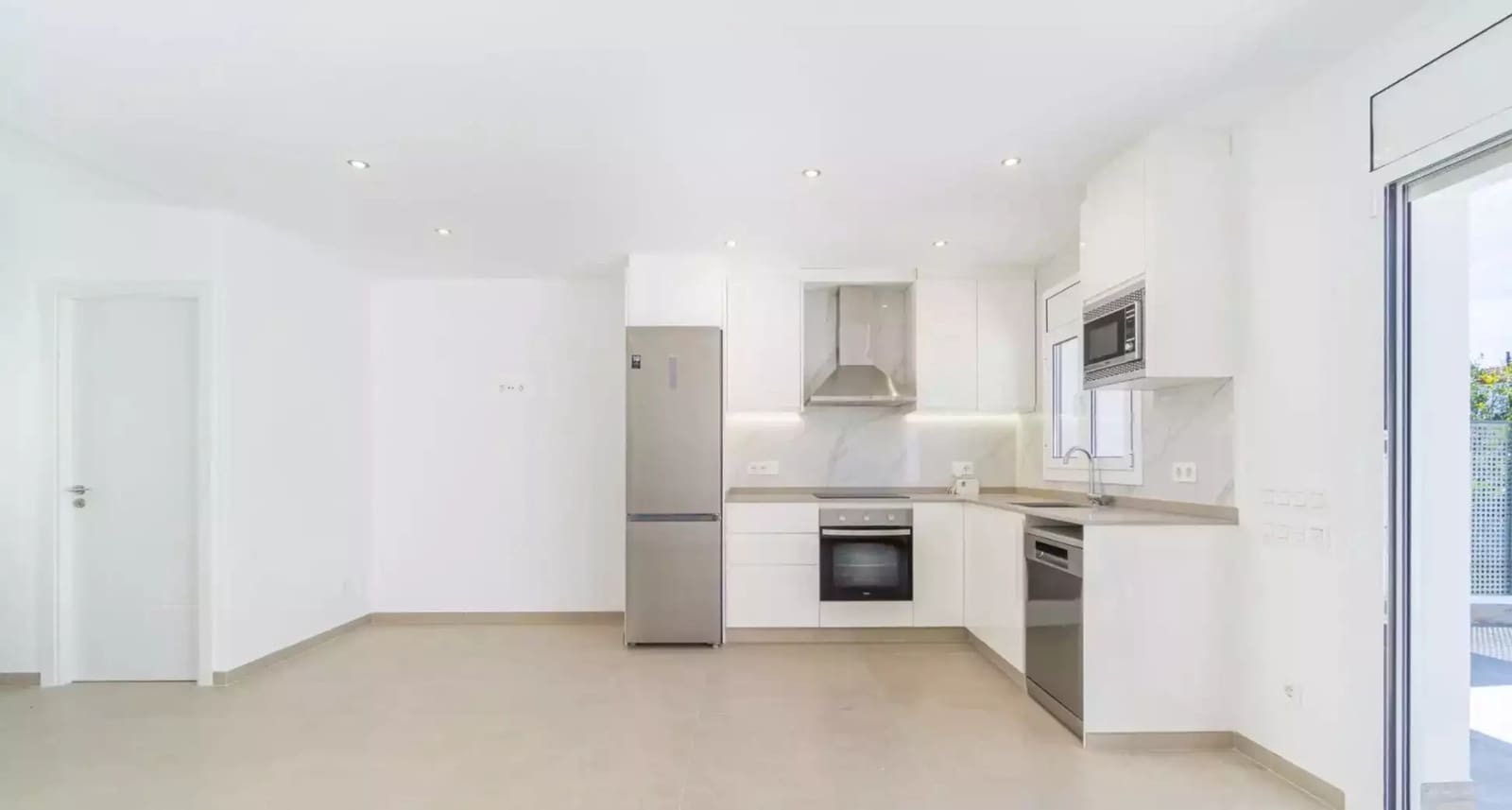 3 soverom Villa til salgs i Empuriabrava med svømmebasseng garasje - € 495 000 (Ref: 9875924)