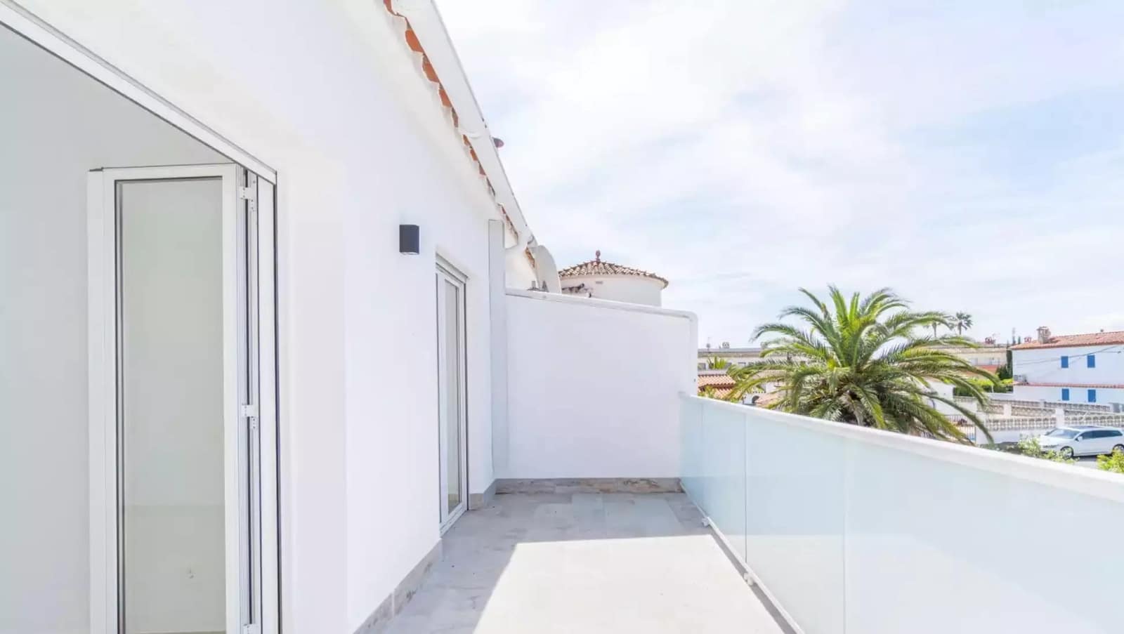 3 soverom Villa til salgs i Empuriabrava med svømmebasseng garasje - € 495 000 (Ref: 9875924)