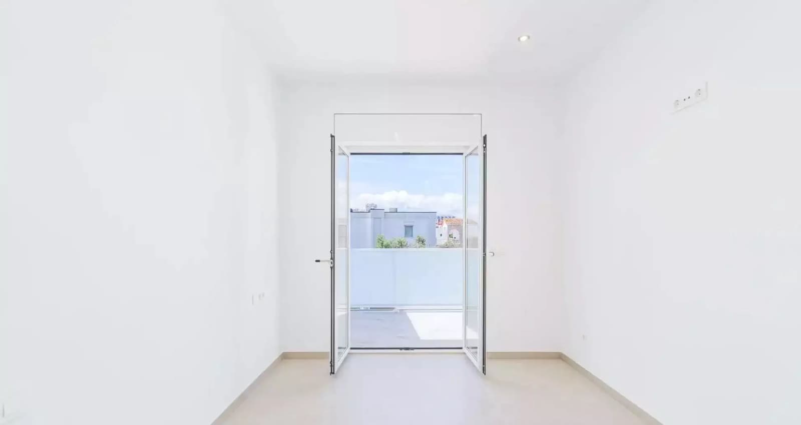 3 soverom Villa til salgs i Empuriabrava med svømmebasseng garasje - € 495 000 (Ref: 9875924)