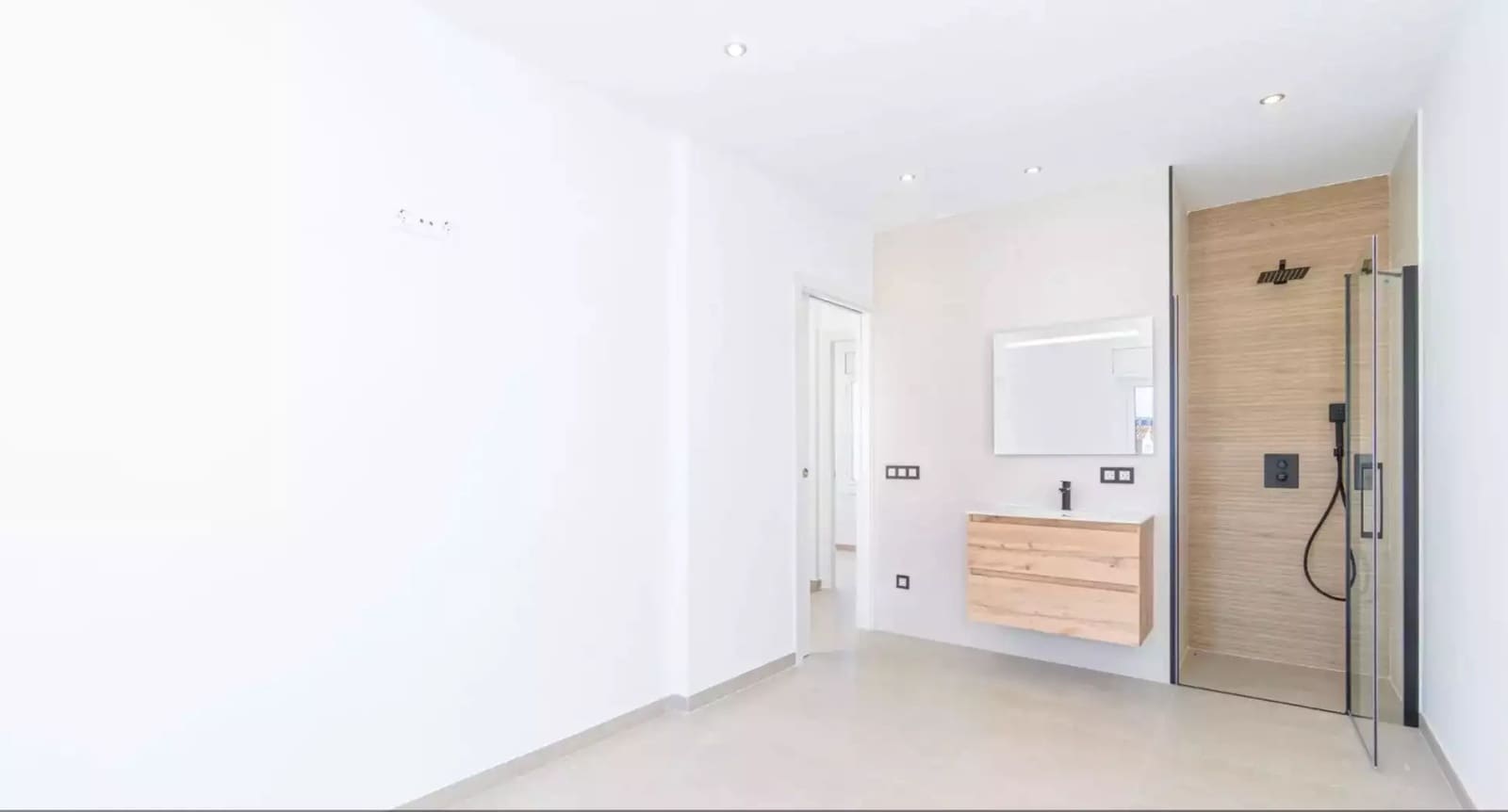 3 soverom Villa til salgs i Empuriabrava med svømmebasseng garasje - € 495 000 (Ref: 9875924)