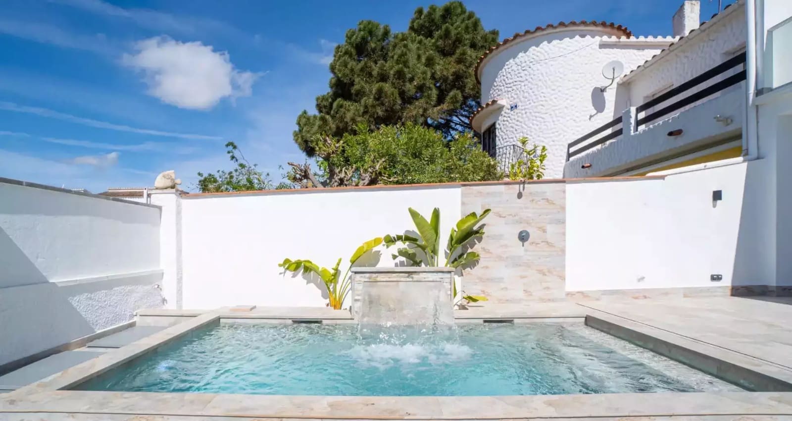 3 soverom Villa til salgs i Empuriabrava med svømmebasseng garasje - € 495 000 (Ref: 9875924)