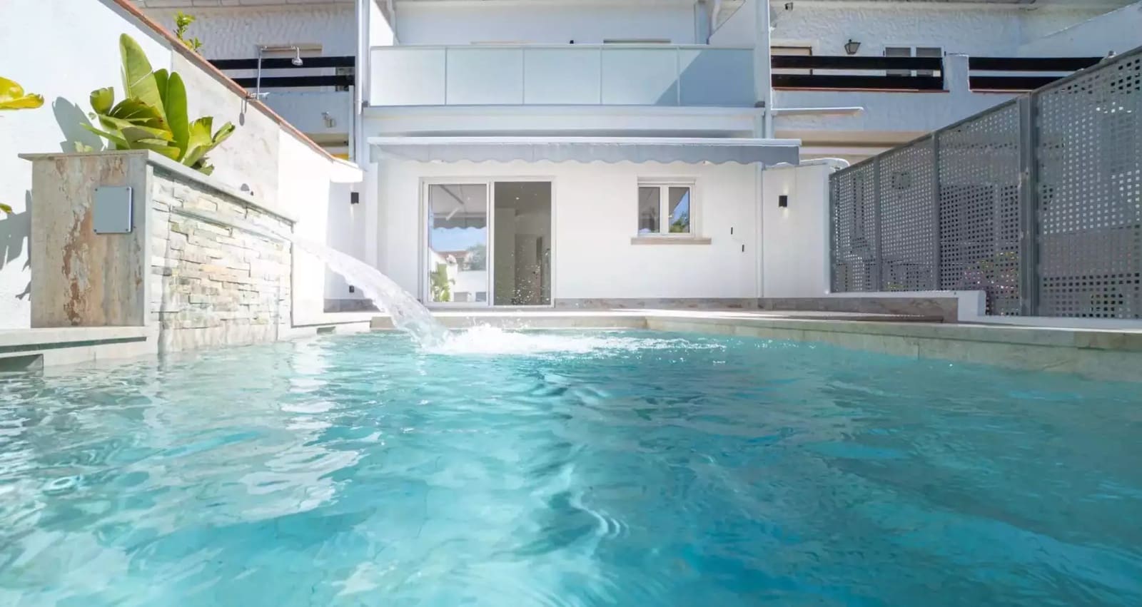 3 soverom Villa til salgs i Empuriabrava med svømmebasseng garasje - € 495 000 (Ref: 9875924)