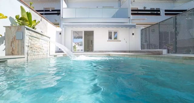 3 makuuhuone Huvila myytävänä paikassa Empuriabrava, Castelló d'Empúries mukana uima-altaan 
autotalli - 495 000 € (Ref: 9875924)