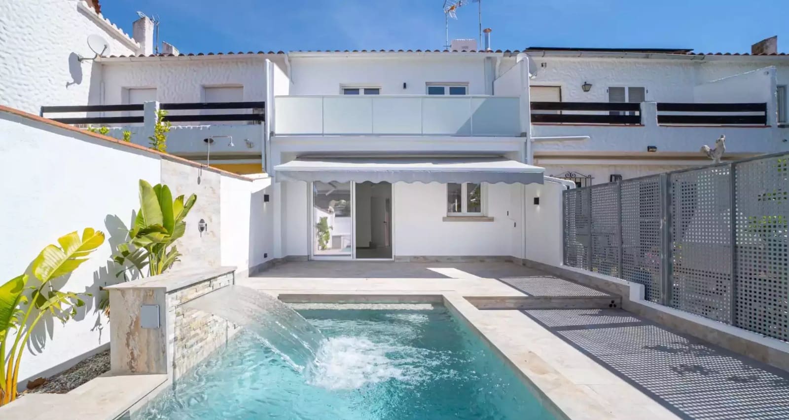 3 soverom Villa til salgs i Empuriabrava med svømmebasseng garasje - € 495 000 (Ref: 9875924)