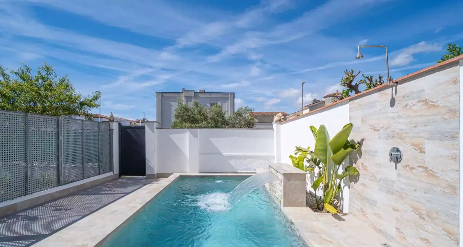 3 soverom Villa til salgs i Empuriabrava med svømmebasseng garasje - € 495 000 (Ref: 9875924)