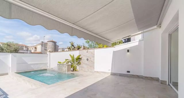 3 makuuhuone Huvila myytävänä paikassa Empuriabrava, Castelló d'Empúries mukana uima-altaan 
autotalli - 495 000 € (Ref: 9875924)
